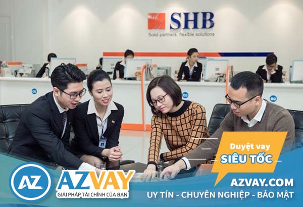 Khách hàng đến vay thế chấp sổ đỏ tại ngân hàng SHB