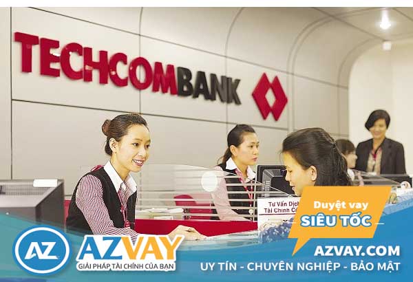 Khách hàng đến vay thế chấp tại Techcombank