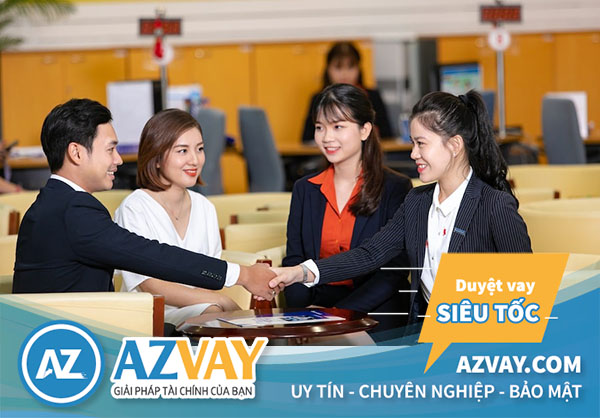 Khách hàng vay tín chấp theo lương tại ngân hàng Sacombank