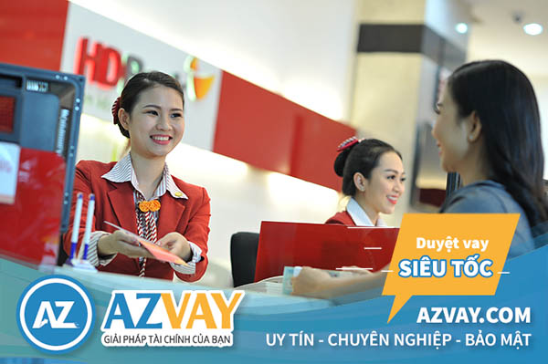 Khách hàng có thể đăng ký mở thẻ tín dụng HDBank trực tiếp tại quầy giao dịch