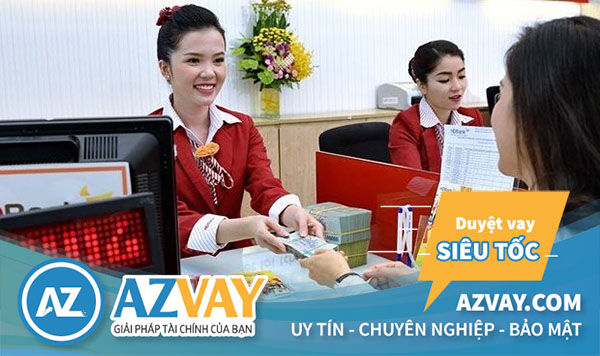 Khách hàng có thể đăng ký vay tiền qua thẻ tín dụng HDbank tại quầy giao dịch của ngân hàng
