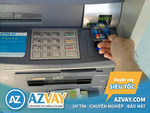 Khách hàng có thể rút tiền thẻ tín dụng ngân hàng ACB tại ATM hoặc quầy giao dịch của ngân hàng.